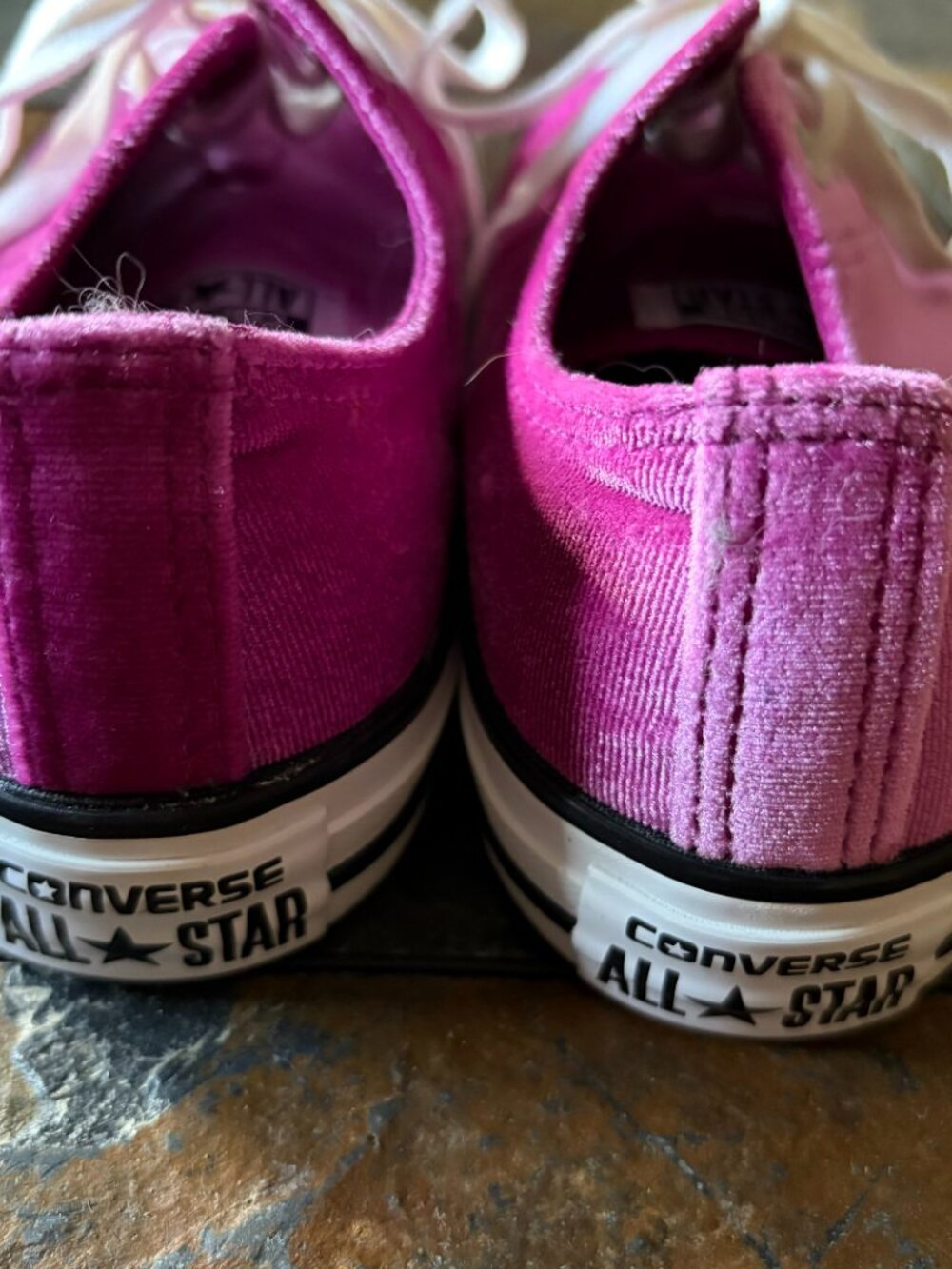 Converse Chuck Taylor Pink Sapphire velvet All Star low tops size 8.5 unworn - Picture 5 of 10